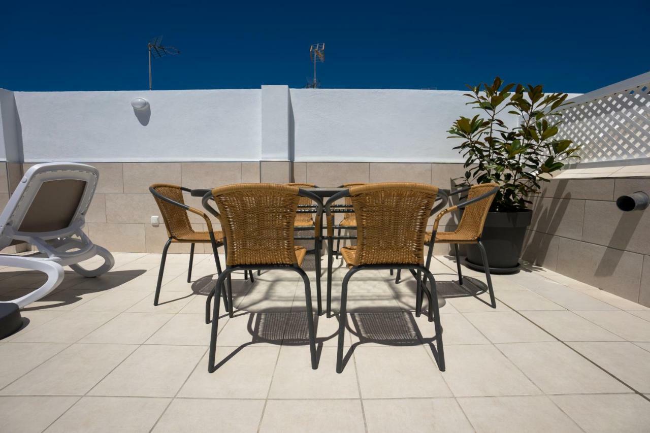 Apartamentos Mombasa 1 Planta 内尔哈 外观 照片