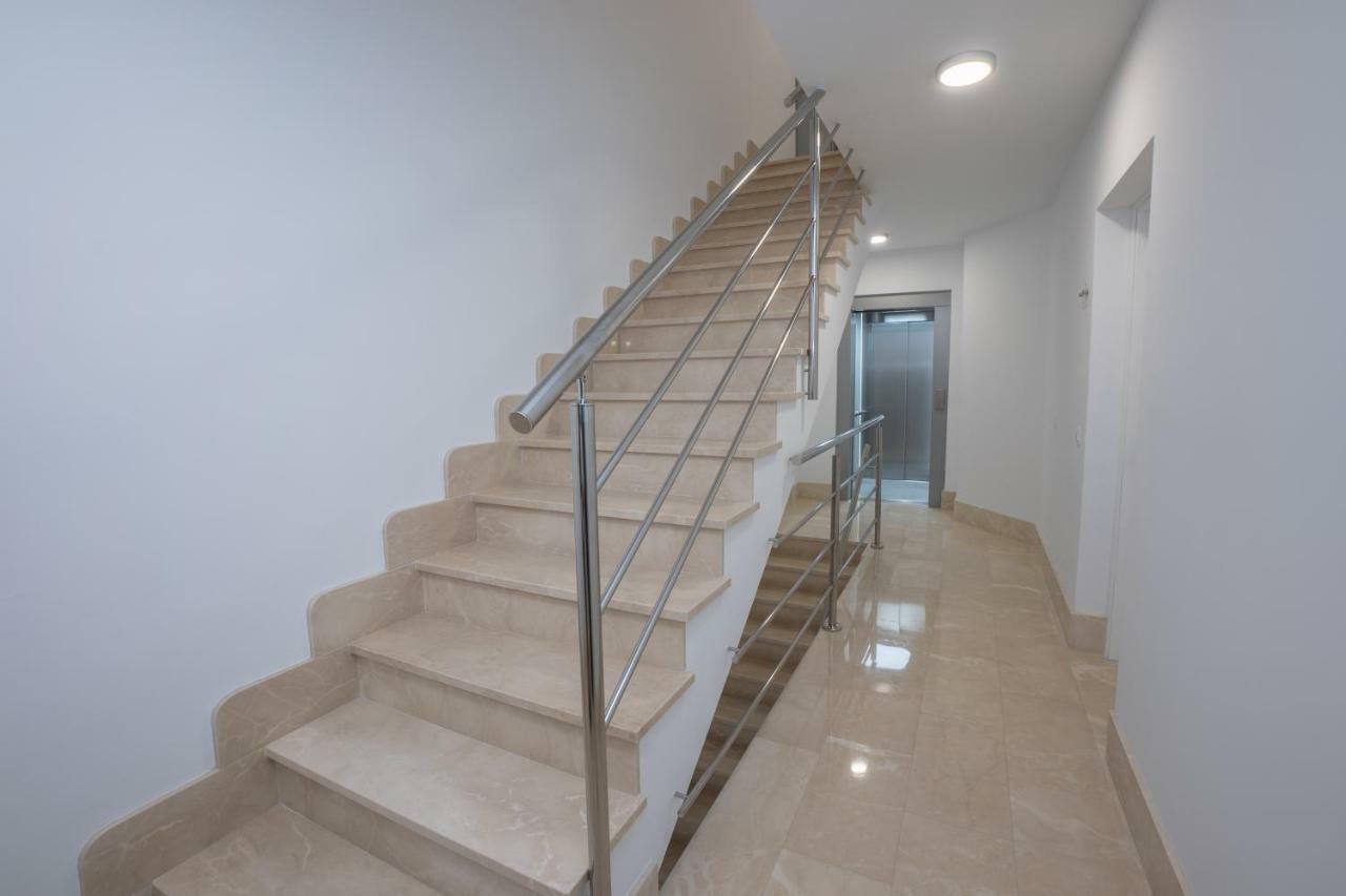 Apartamentos Mombasa 1 Planta 内尔哈 外观 照片